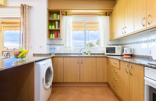 Vinaros Apartment | Lovely apartment for 4 guests with A/C, WIFI, pool, TV, terrace and pets allowed