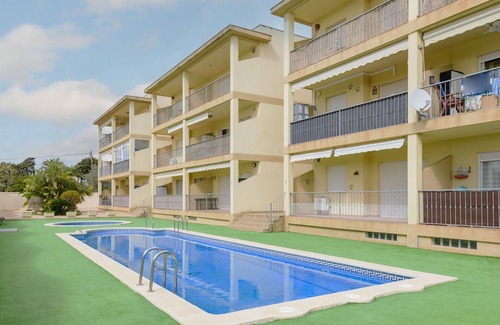 Vinaros Apartment | Lovely apartment for 4 guests with A/C, WIFI, pool, TV, terrace and pets allowed