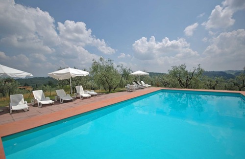 San Casciano in Val di Pesa Apartment | Lovely apartment for 4 guests with WIFI, pool and TV, close to Florence