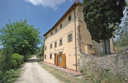 San Casciano in Val di Pesa Apartment | Lovely apartment for 4 guests with WIFI, pool and TV, close to Florence