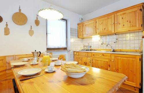 Penia Apartment | Lovely apartment for 4 guests with TV and balcony