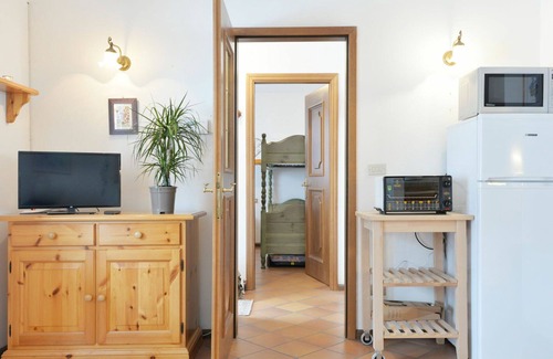 Penia Apartment | Lovely apartment for 4 guests with TV and balcony