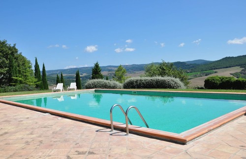 Il Poggio Apartment | Lovely apartment for 4 people with pool, WIFI, TV, pets allowed and panoramic view