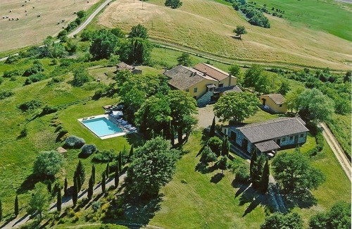 Il Poggio Apartment | Lovely apartment for 4 people with pool, WIFI, TV, pets allowed and panoramic view