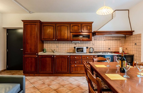 Mezzana Apartment | Lovely apartment for 4 people with WIFI, TV, patio and pets allowed
