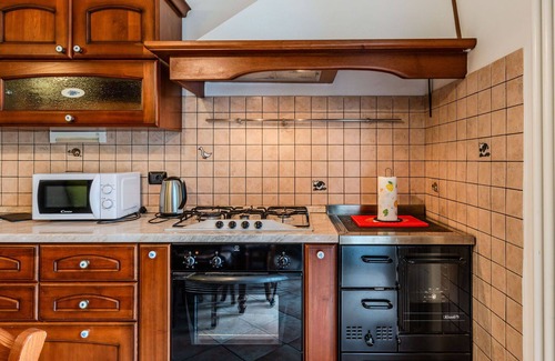 Mezzana Apartment | Lovely apartment for 4 people with WIFI, TV, patio and pets allowed