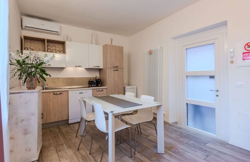 Riva del Garda Apartment | Lovely apartment for 4 people with A/C, WIFI, TV, terrace and pets allowed