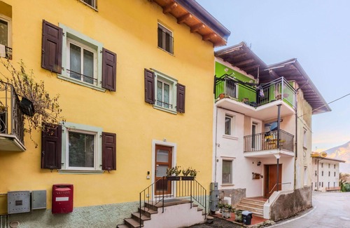 Riva del Garda Apartment | Lovely apartment for 4 people with A/C, WIFI, TV, terrace and pets allowed