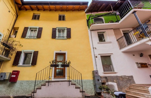 Riva del Garda Apartment | Lovely apartment for 4 people with A/C, WIFI, TV, terrace and pets allowed