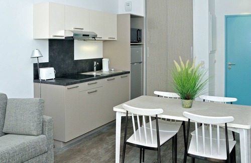 Jonzac Apartment | Lovely apartment for 4 people with A/C, WIFI, TV, balcony, pets allowed and parking