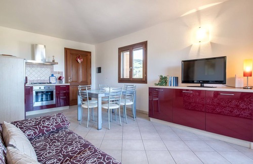 Schifoni Apartment | Lovely apartment for 6 guests with WIFI, A/C, TV, patio and pets allowed