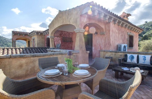 Schifoni Apartment | Lovely apartment for 6 guests with WIFI, A/C, TV, patio and pets allowed