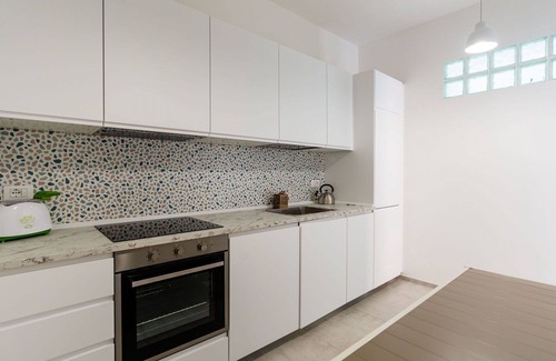 Bussana Apartment | Lovely apartment for 6 people with WIFI, A/C, TV, terrace, pets allowed and parking