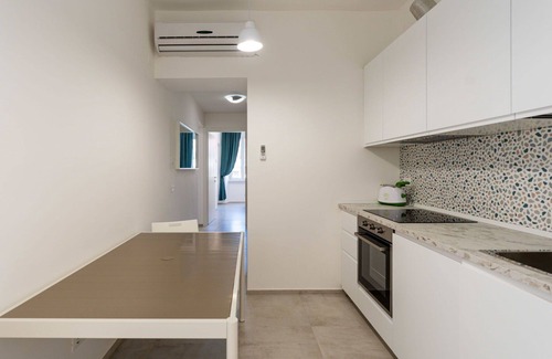 Bussana Apartment | Lovely apartment for 6 people with WIFI, A/C, TV, terrace, pets allowed and parking