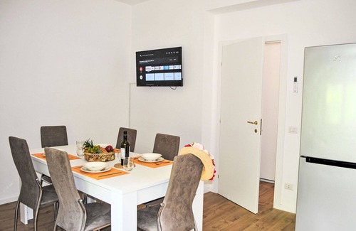 Formia Apartment | Lovely apartment for 8 people with A/C, WIFI, TV, balcony and pets allowed