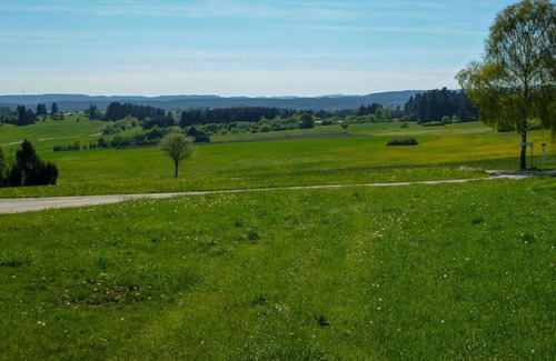 Loffingen Apartment | Lovely apartment for 3 people with WIFI, pool, TV, balcony, pets allowed and parking