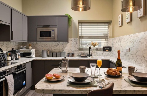 Rhyd-y-clafdy Apartment | Lovely apartment for 15 guests with WIFI, hot tub, terrace and pets allowed