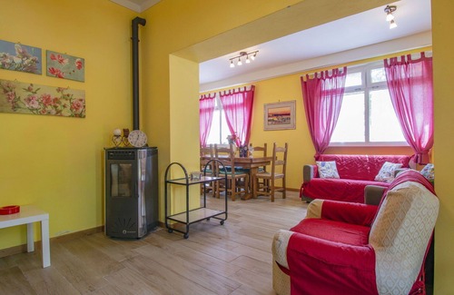 Marliana Apartment | Lovely apartment for 7 people with pool, WIFI, TV, terrace and pets allowed