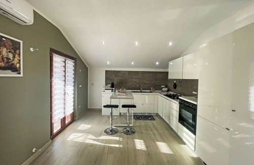 Paglieta Apartment | Lovely apartment for 6 people with WIFI, A/C, TV, terrace, pets allowed and panoramic view