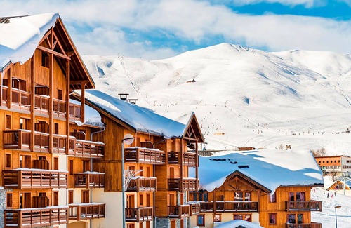 La Toussuire Apartment | Lovely apartment for 6 guests with WIFI, pool, TV, balcony and pets allowed