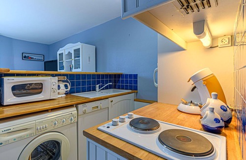 Locmariaquer Apartment | Lovely apartment for 4 people with TV and balcony
