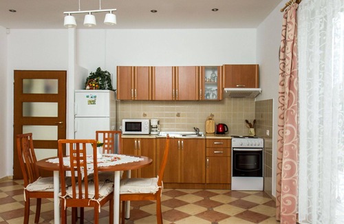Balatonboglar Apartment | Lovely apartment for 4 guests with WIFI, A/C, TV, patio and parking