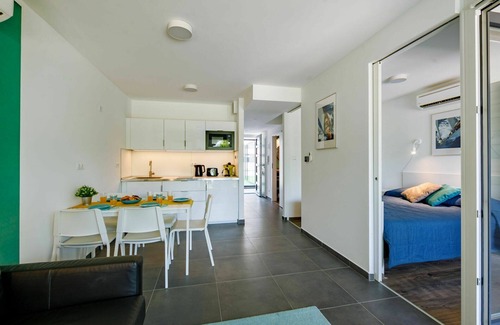 Balatonszemes Apartment | Lovely apartment for 6 guests with WIFI, A/C, pool, TV, terrace and pets allowed