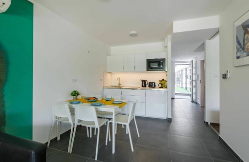 Balatonszemes Apartment | Lovely apartment for 6 guests with WIFI, A/C, pool, TV, terrace and pets allowed