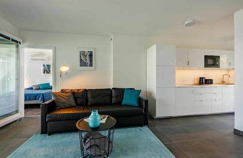 Balatonszemes Apartment | Lovely apartment for 6 guests with WIFI, pool, A/C, TV, terrace and pets allowed