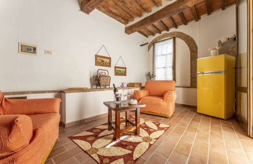 Radicondoli Villa | Lovely apartment in villa for 7 guests with WIFI, pool