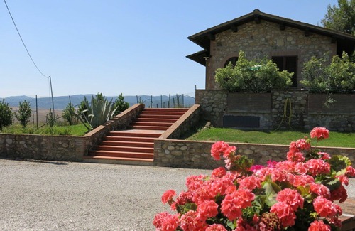 Terricciola House | Lovely apartment in villa for 4 people with WIFI, pool, terrace and pets allowed