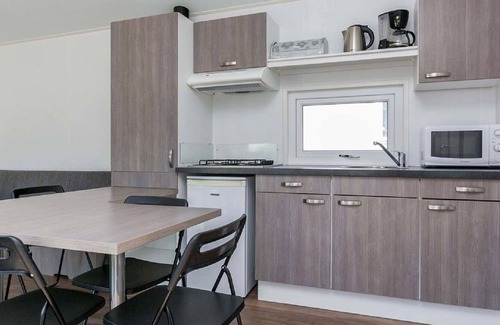 Houthalen House | Lovely apartment in villa for 6 people with hot tub, pool, TV, terrace and parking
