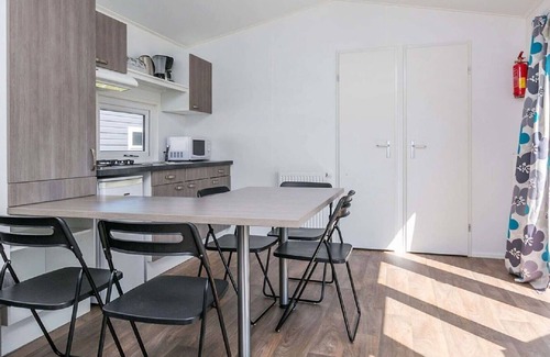 Houthalen House | Lovely apartment in villa for 6 people with hot tub, pool, TV, terrace and parking