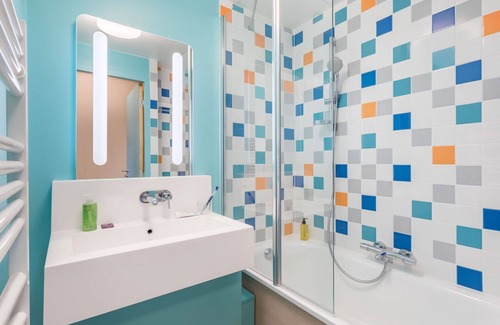 Bailly-Romainvilliers House | Lovely apartment in villa for 6 people with pool, WIFI, TV, terrace and parking