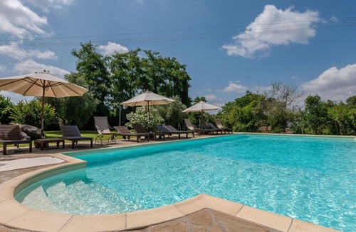 Poggi del Sasso Villa | Lovely apartment in villa for 2 guests with pool, A/C, WIFI, TV, patio and pets allowed