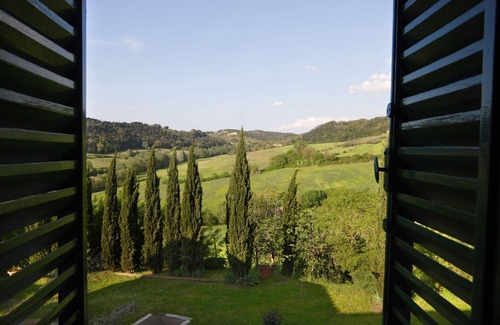Poggibonsi Villa | Lovely apartment in villa with WIFI, pool, TV, patio and panoramic view, close to San Gimignano