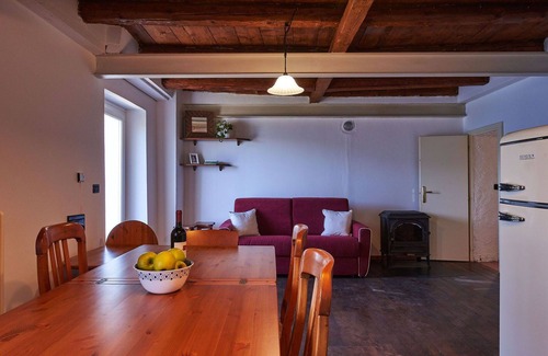 Bellano House | Lovely apartment in villa for 6 guests with WIFI, TV, patio and pets allowed