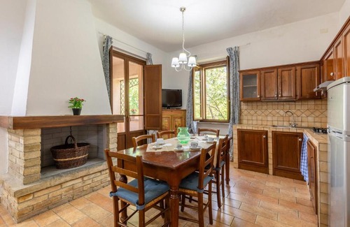 Montone Apartment | Lovely Apartment In Montone With Wifi