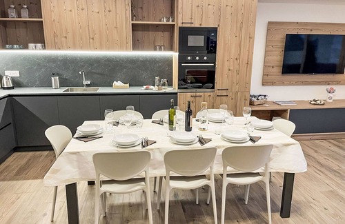Bianzone House | Lovely apartment in villa for 8 people with WIFI, A/C, TV, terrace and pets allowed