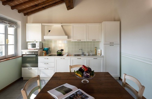 Larciano House | Lovely apartment in villa for 2 guests with WIFI, pool, A/C and TV