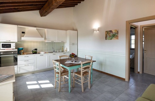 Larciano House | Lovely apartment in villa for 2 guests with WIFI, pool, A/C and TV