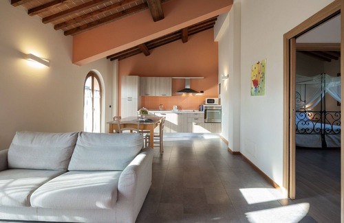 Larciano House | Lovely apartment in villa for 4 guests with WIFI, pool, A/C, TV, panoramic view and parking