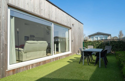 Bredene House | Lovely apartment in villa for 4 guests with A/C, WIFI, TV, terrace and pets allowed