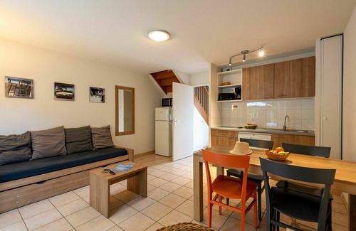 Saumur House | Lovely apartment in villa for 4 guests with pool, internet, TV, terrace and pets allowed