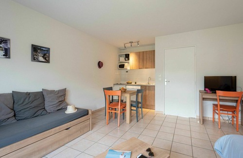 Saumur House | Lovely apartment in villa for 3 people with internet, pool, TV, terrace and pets allowed