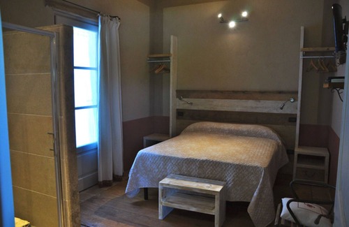 Asciano Villa | Lovely apartment in villa for 4 guests with WIFI, pool, TV, patio, pets allowed and parking