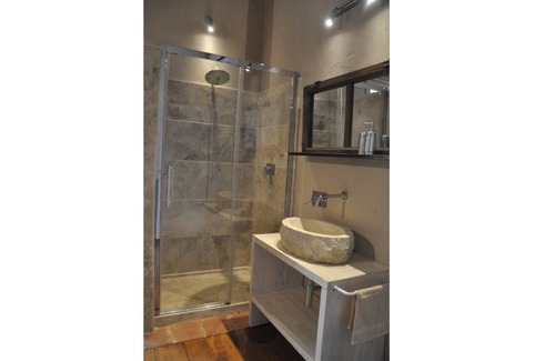 Asciano Villa | Lovely apartment in villa for 4 guests with WIFI, pool, TV, patio, pets allowed and parking
