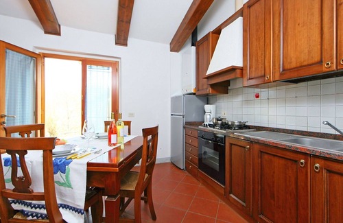 San Leolino Villa | Lovely apartment in villa for 2 guests with A/C, WIFI, pool, TV, terrace and pets allowed