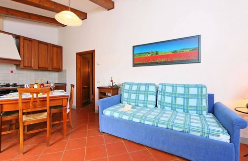 San Leolino Villa | Lovely apartment in villa for 2 guests with A/C, WIFI, pool, TV, terrace and pets allowed