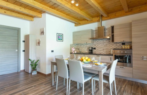Colico Piano House | Lovely apartment in villa for 6 guests with WIFI, pool, TV and terrace